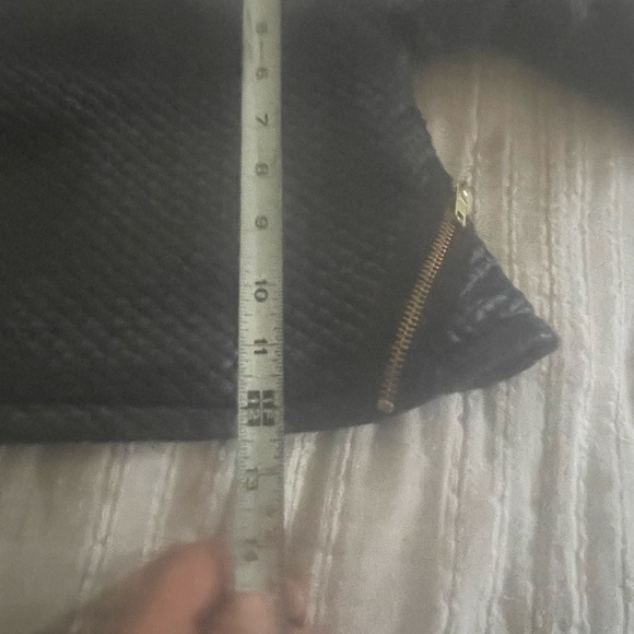 Faux Leather quilted top with gold metal zippers - Picture 9 of 14